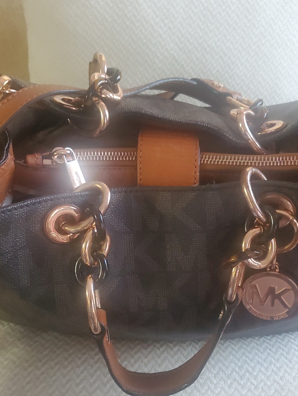 MICHEAL Micheal Kors Cynthia Medium Satchel - Picture 7 of 16